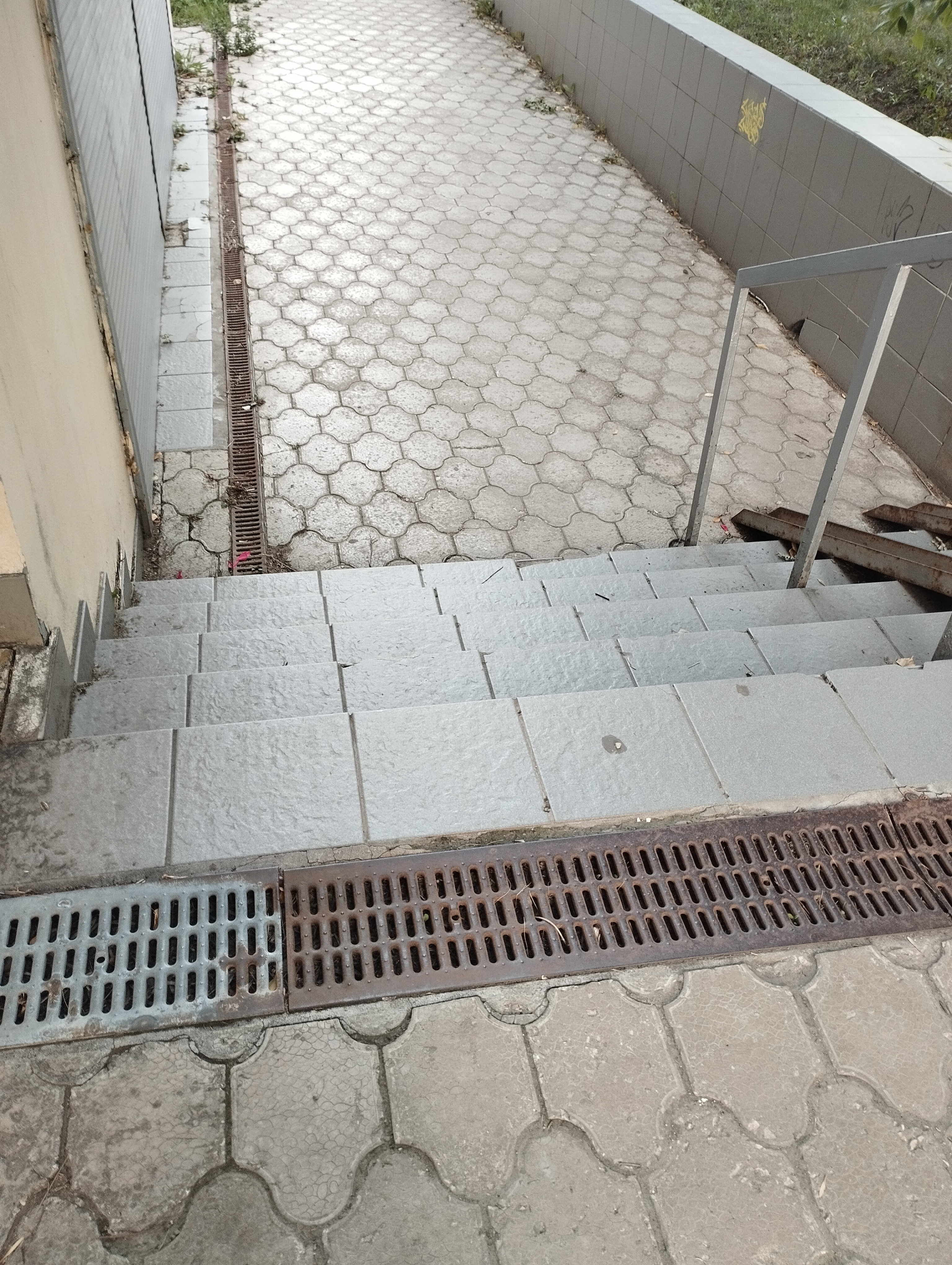 Stairs and rail — photo 1