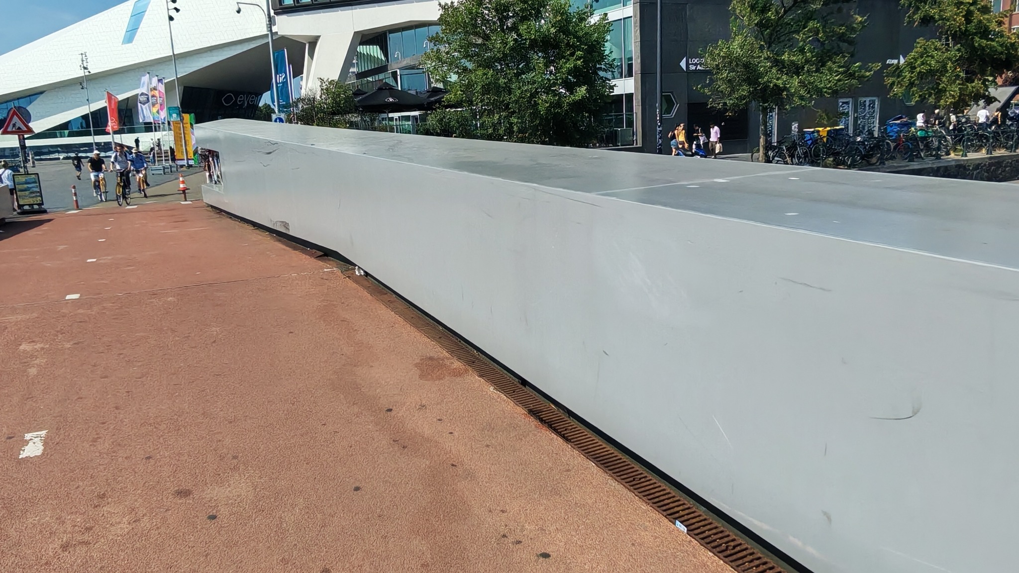 High curb — photo 1
