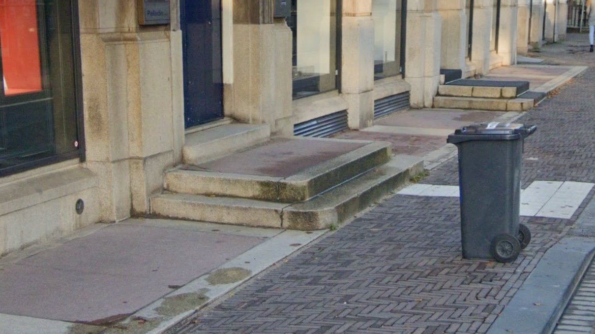 Stair curb — photo 1