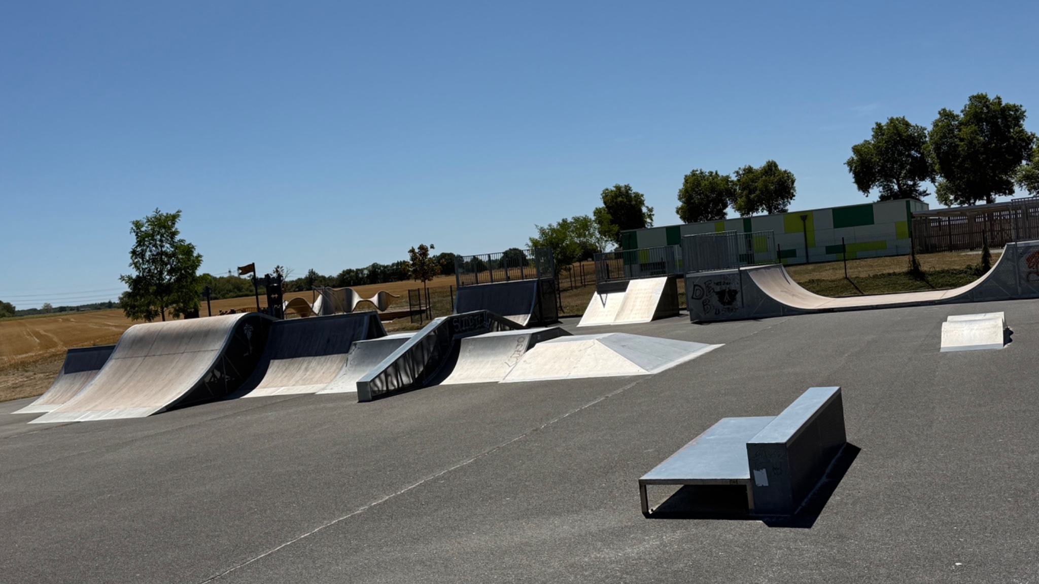Dampierre-en-Burly skatepark — photo 1