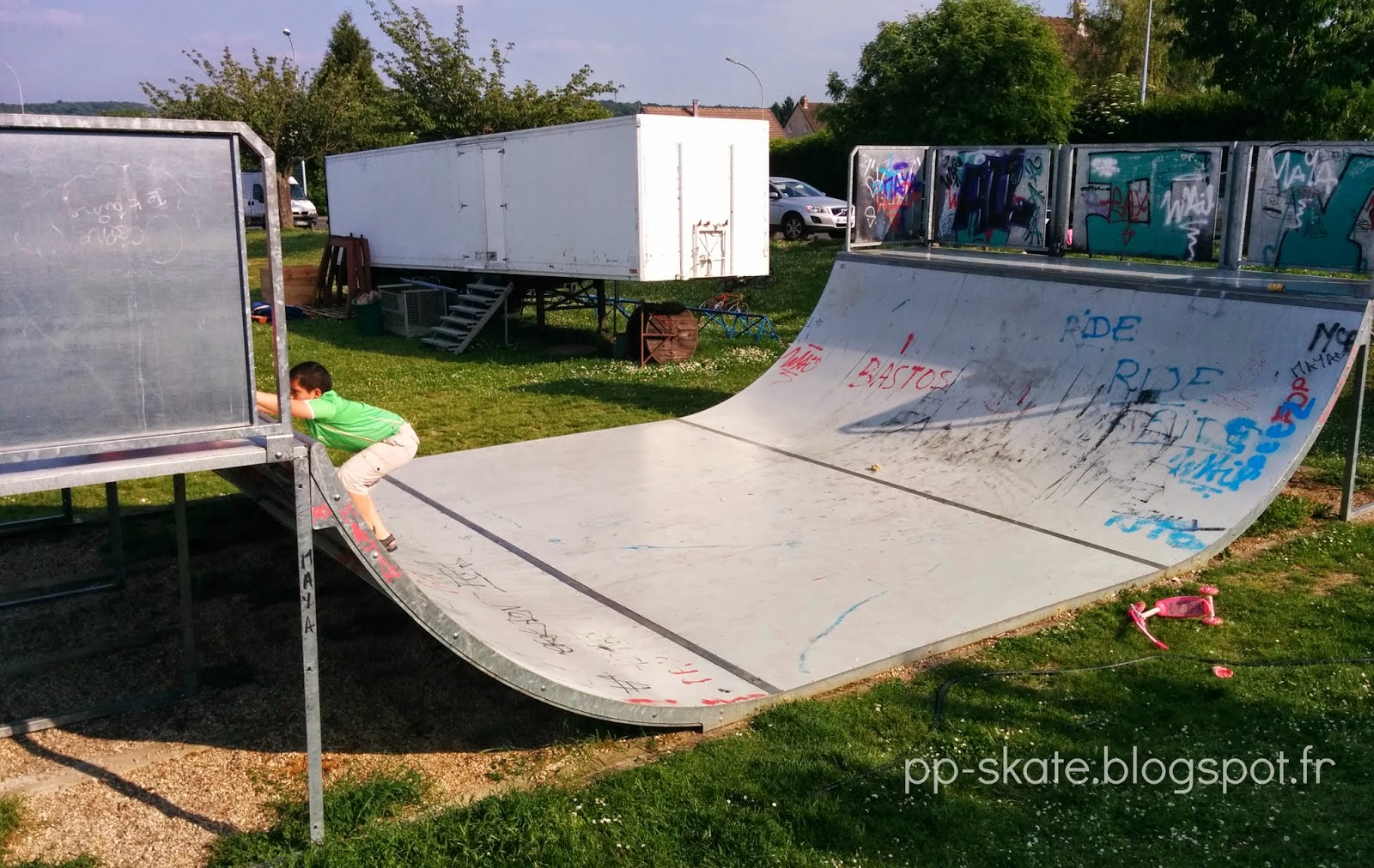Étréchy skatepark — photo 1