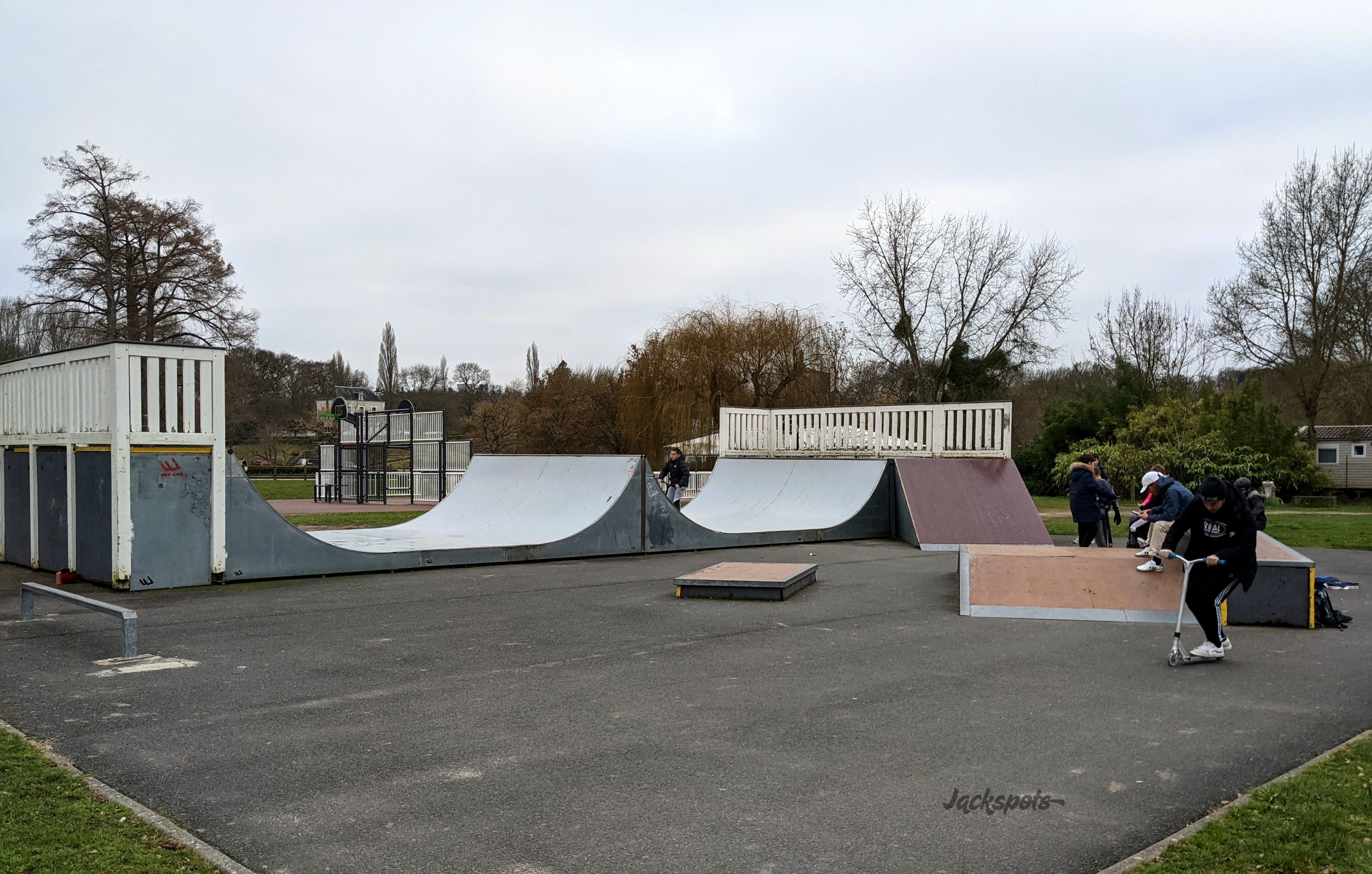 Montbazon skatepark — photo 1