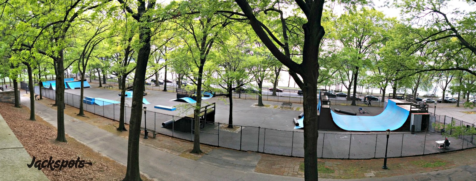 Riverside skatepark — photo 1