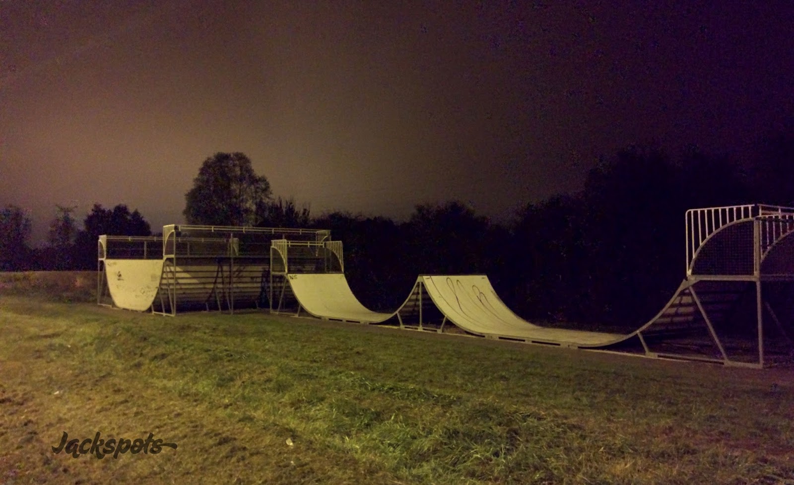 Saint-Amand-Montrond skatepark — photo 1