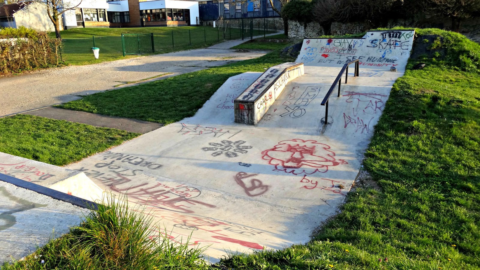 Saulx-les-Chartreux skatepark — photo 1