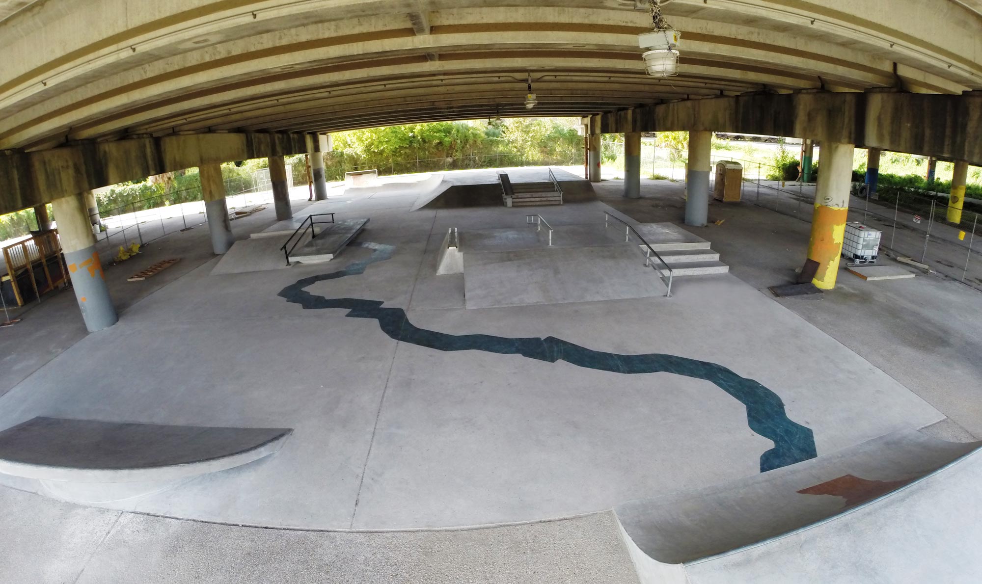 Parisite DIY Skatepark — photo 1