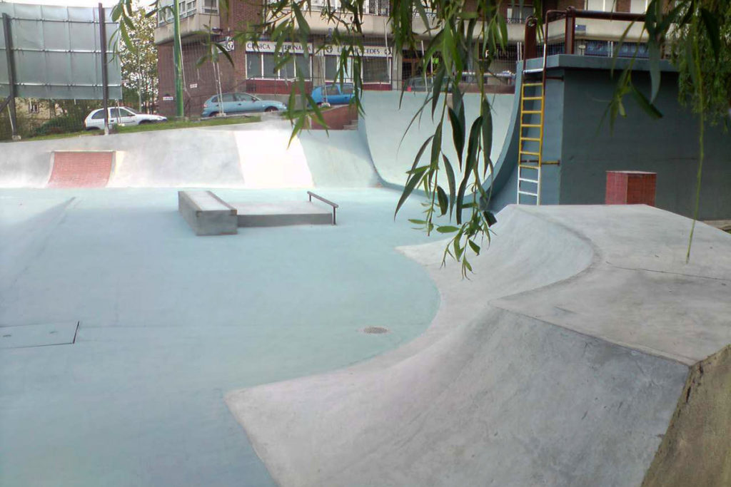 Las Arenas Skatepark — photo 1