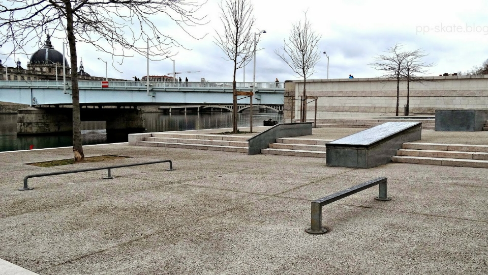 Lyon - Bowl de la Guillotière skatepark — photo 1