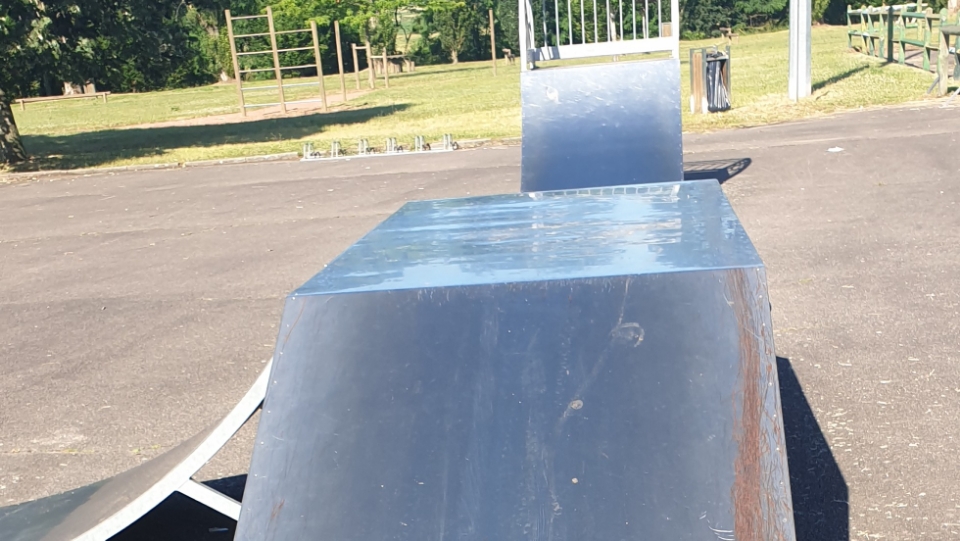 Balbigny skatepark — photo 1