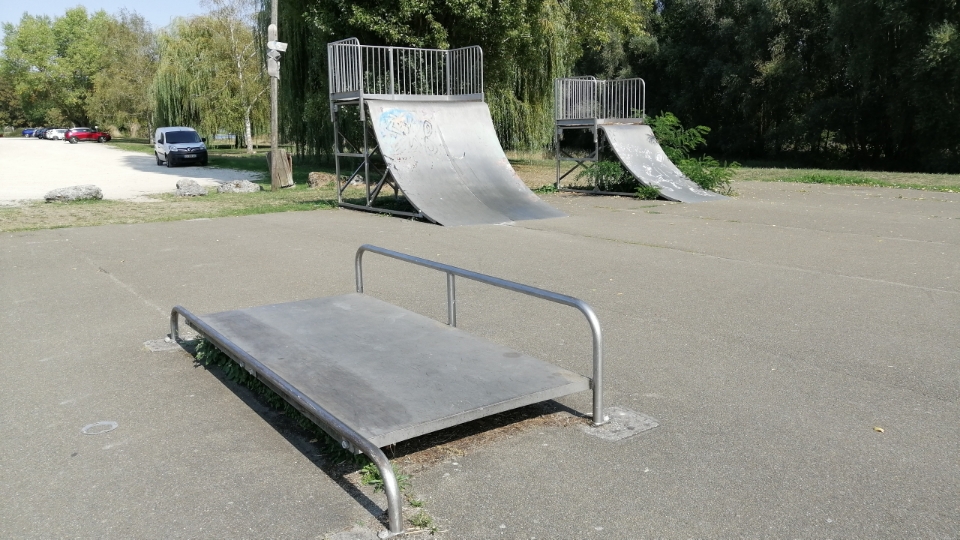 Meung-sur-Loire skatepark — photo 1