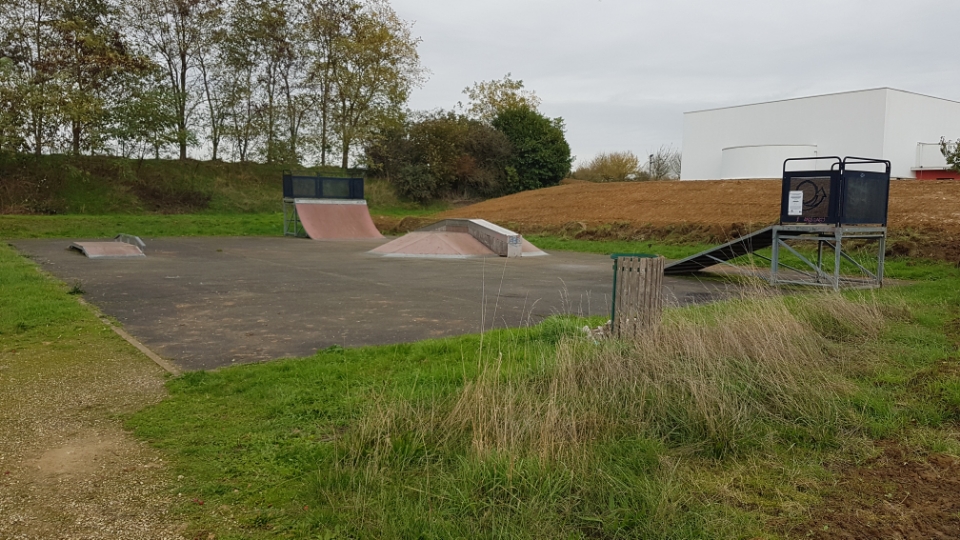 Fresnes-sur-Marne skatepark — photo 1