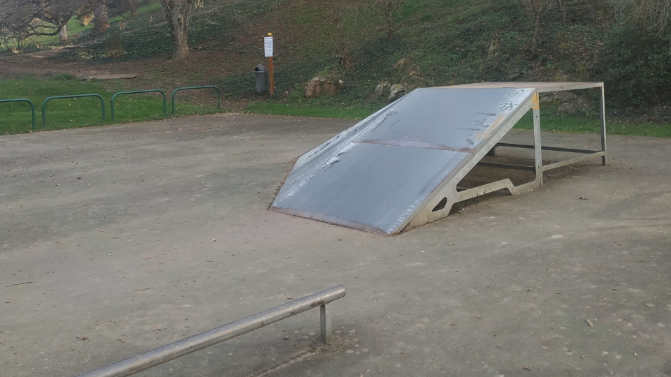 Néris-les-Bains skatepark — photo 1