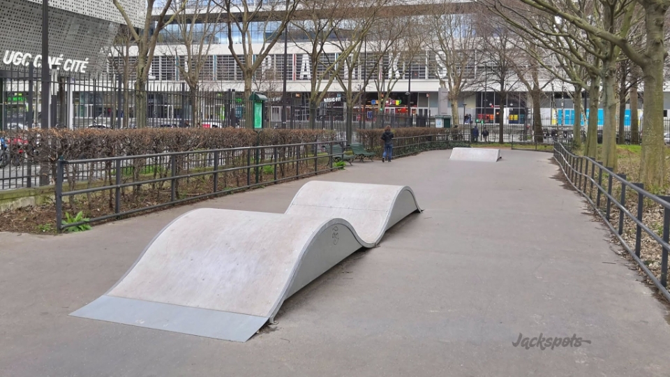 Porte de la chapelle skatepark — photo 1