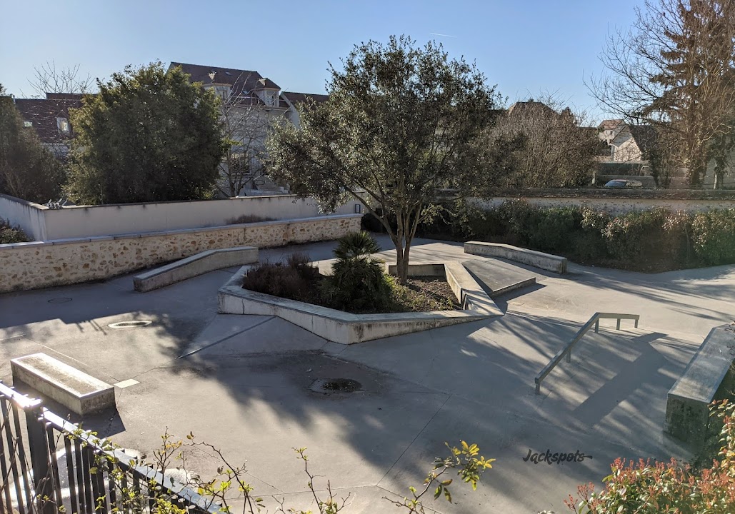 Le Mesnil-Amelot skatepark — photo 1