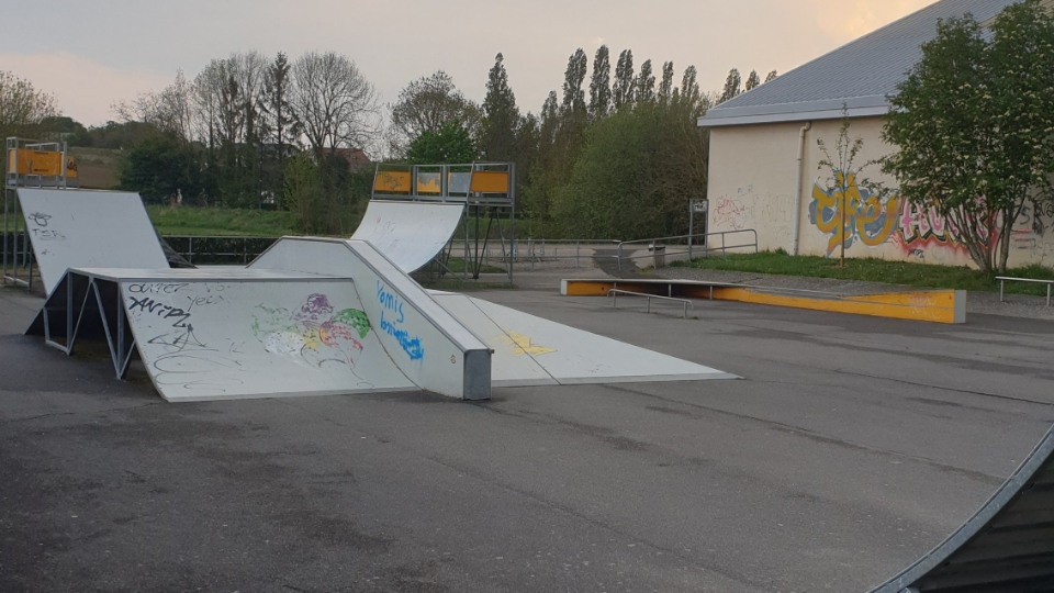 Beaune-la-Rolande skatepark — photo 1