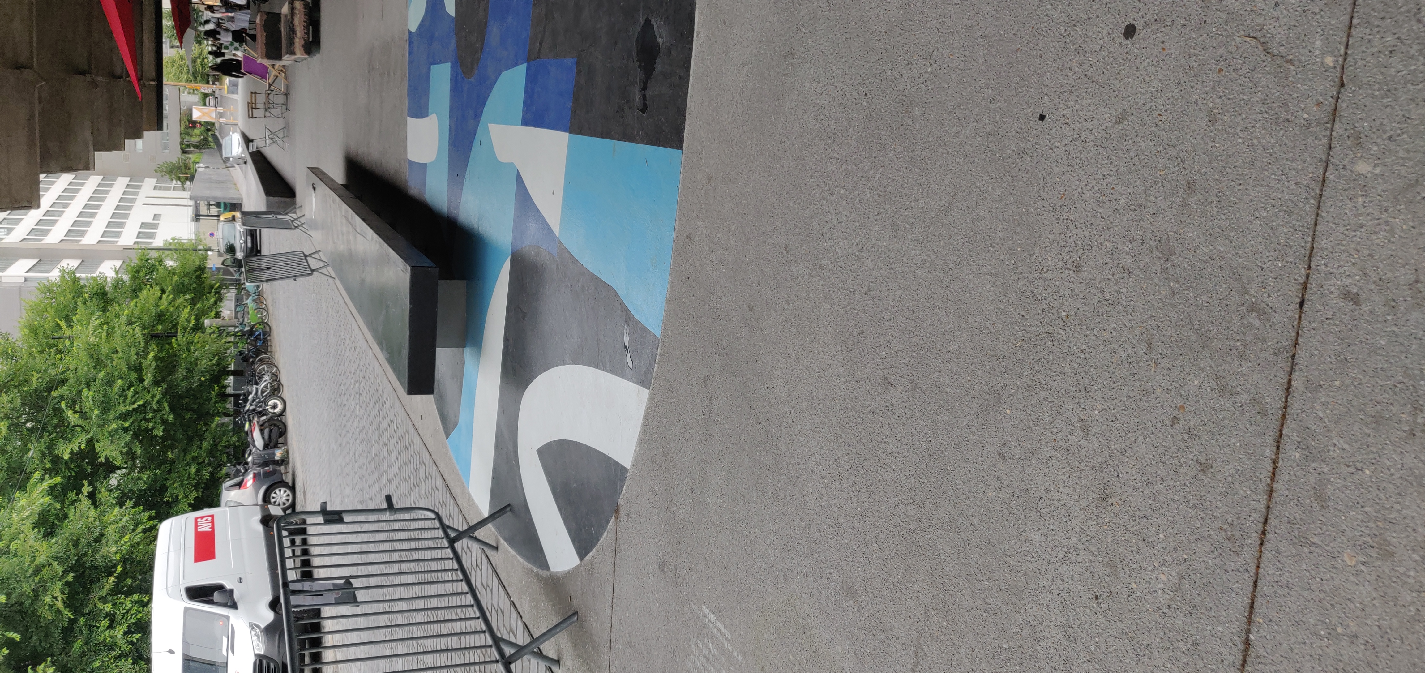Great large curbs - Station F — photo 1
