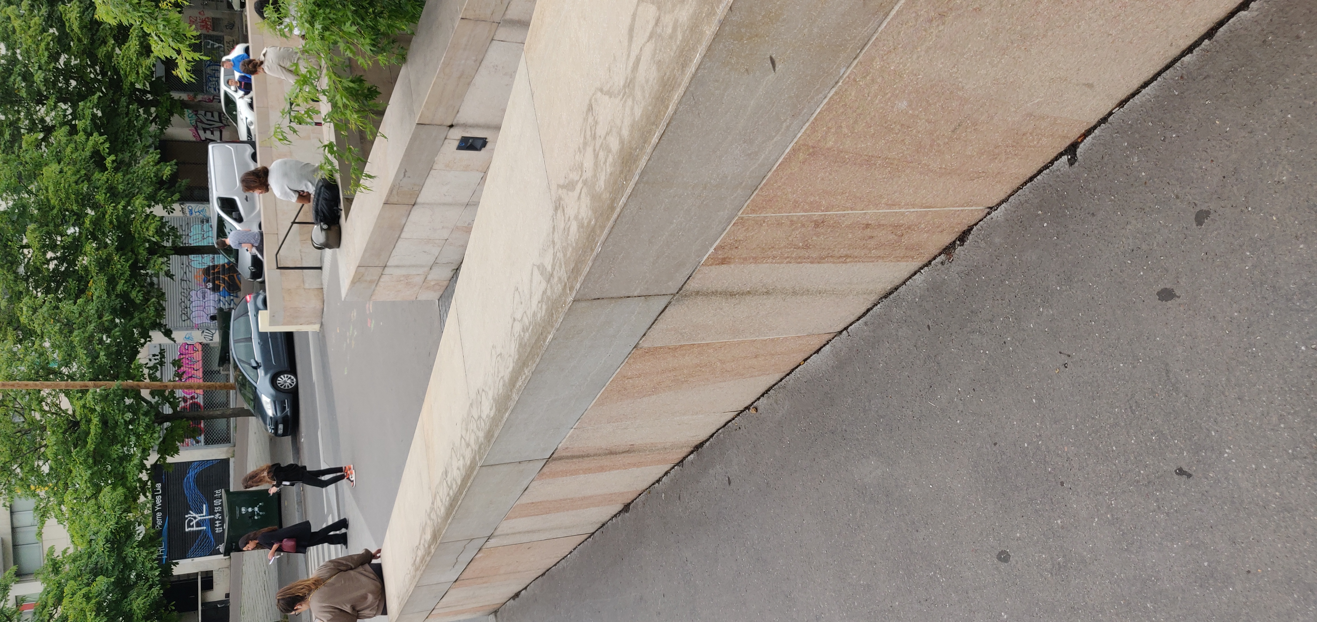 Long curb — photo 1