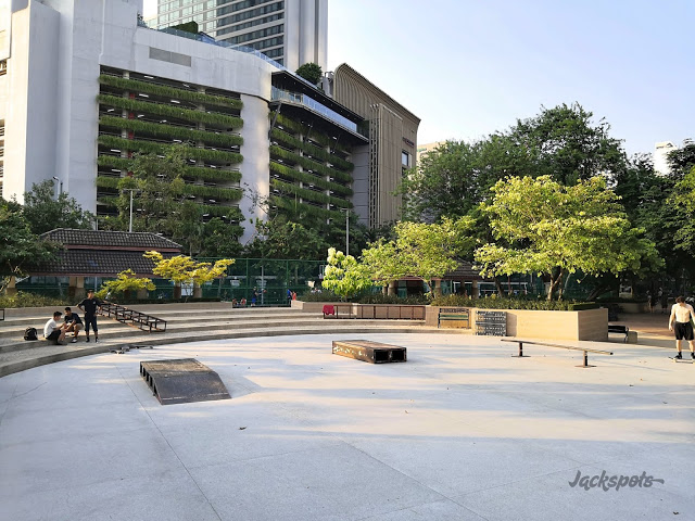 Benchasiri skatepark — photo 1