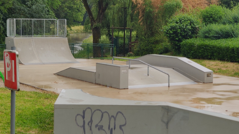 Savigny-sur-Orge skatepark — photo 1