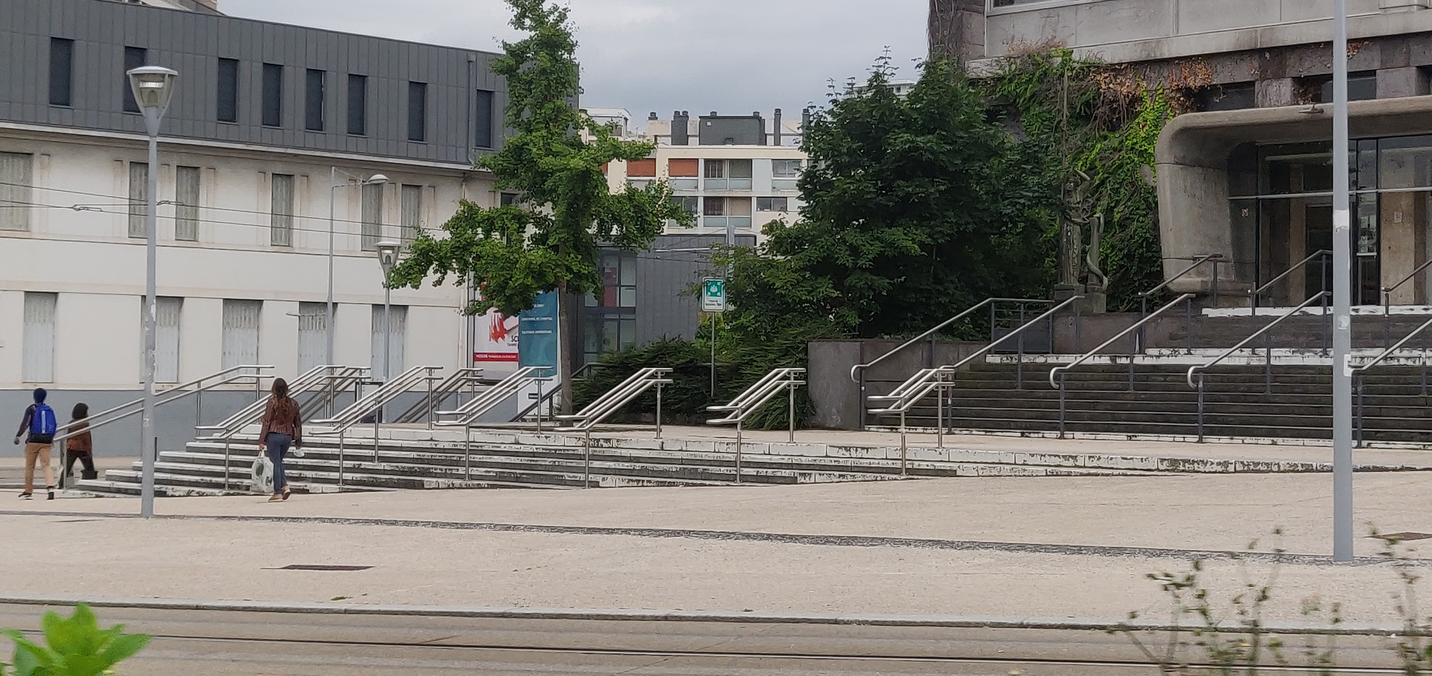 Rails plaza — photo 1