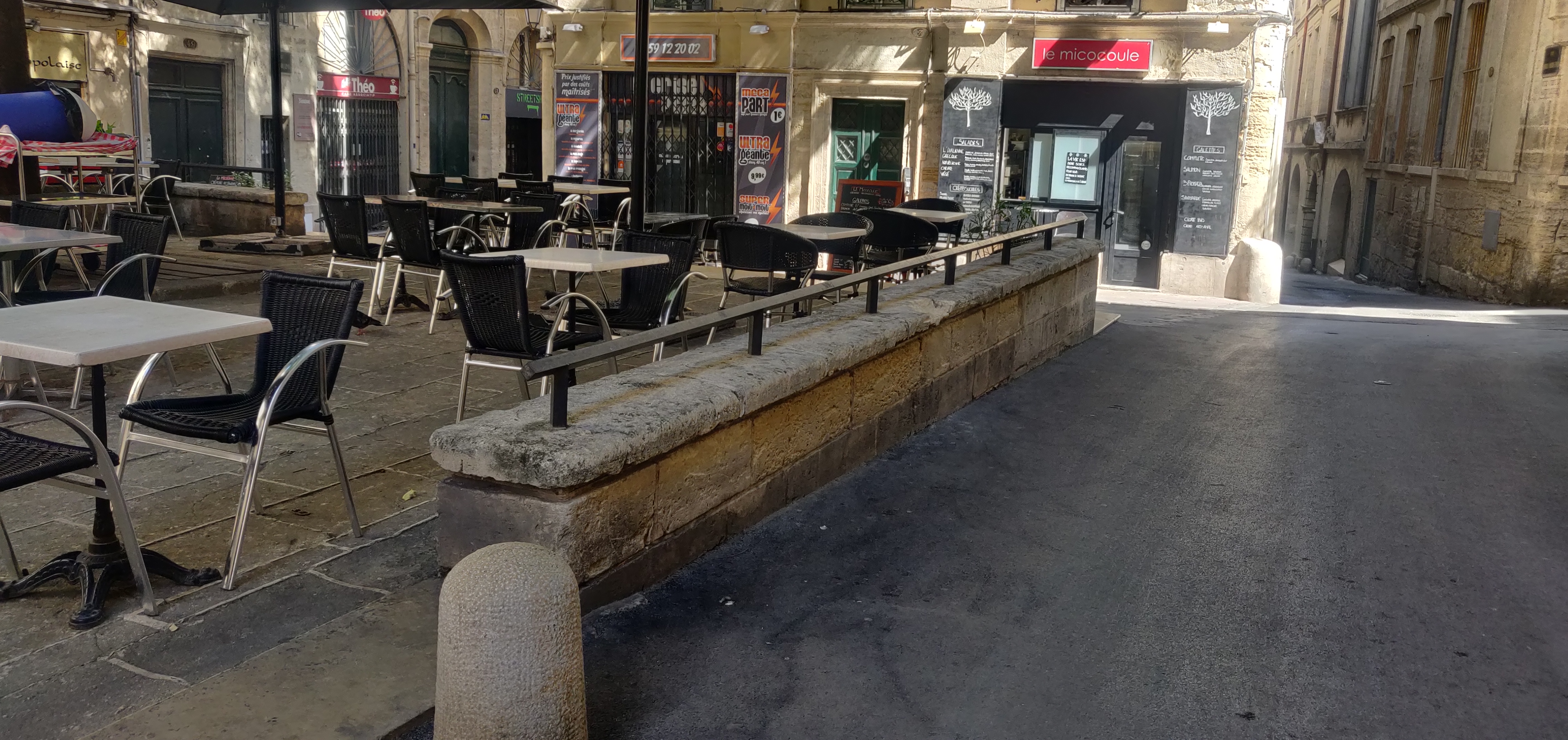 High rail on Place Notre-Dame — photo 1