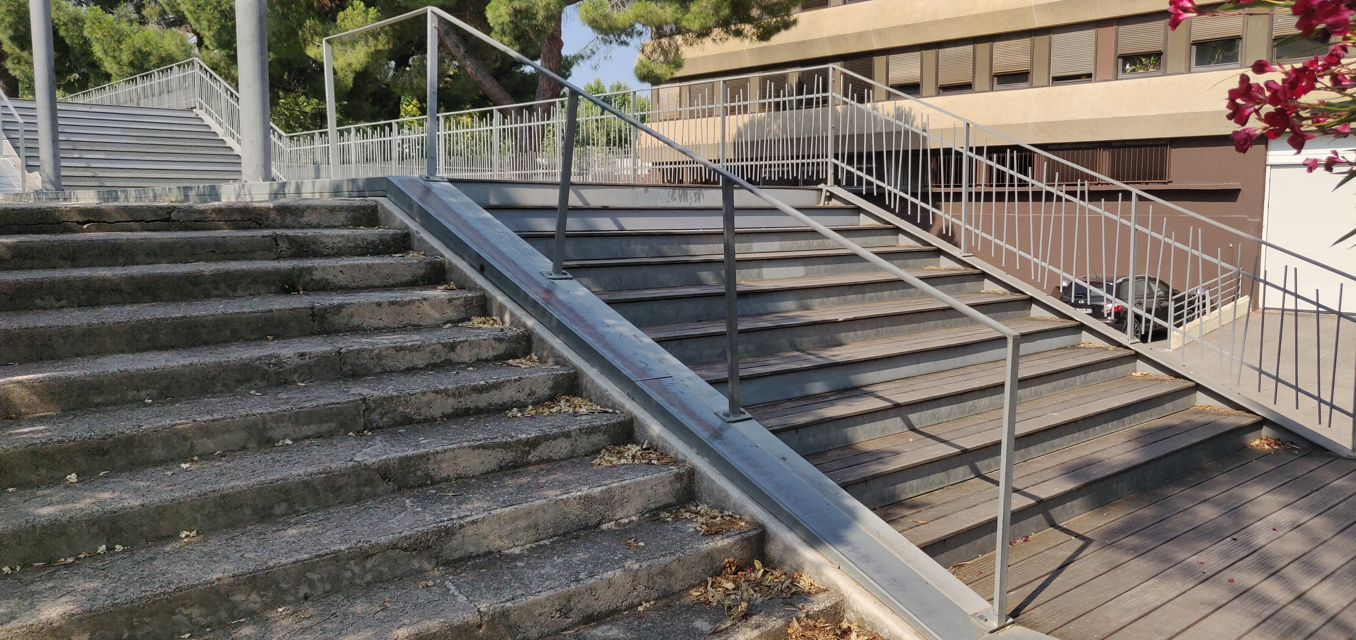 stairs, wall, rails — photo 1
