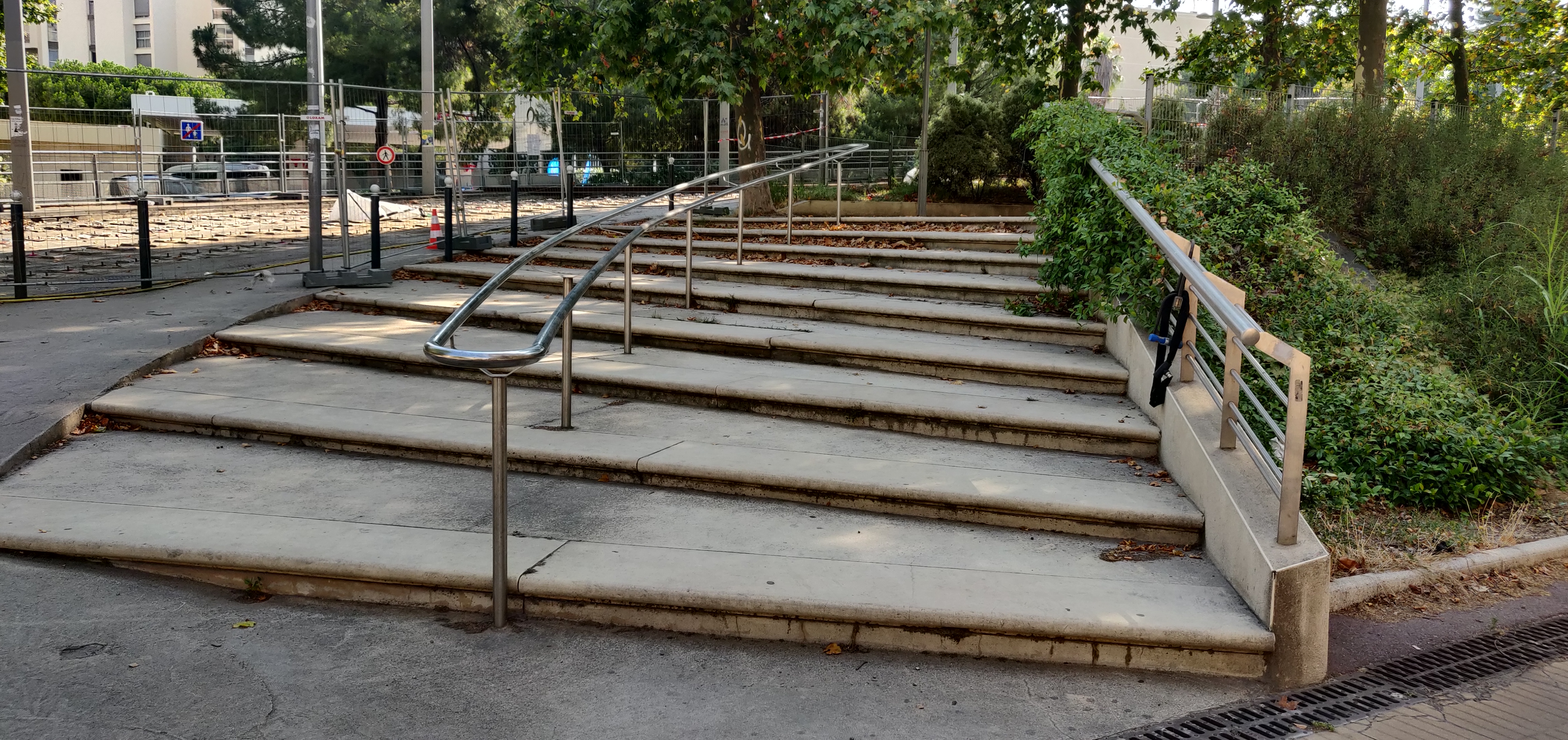 Curved rail — photo 1