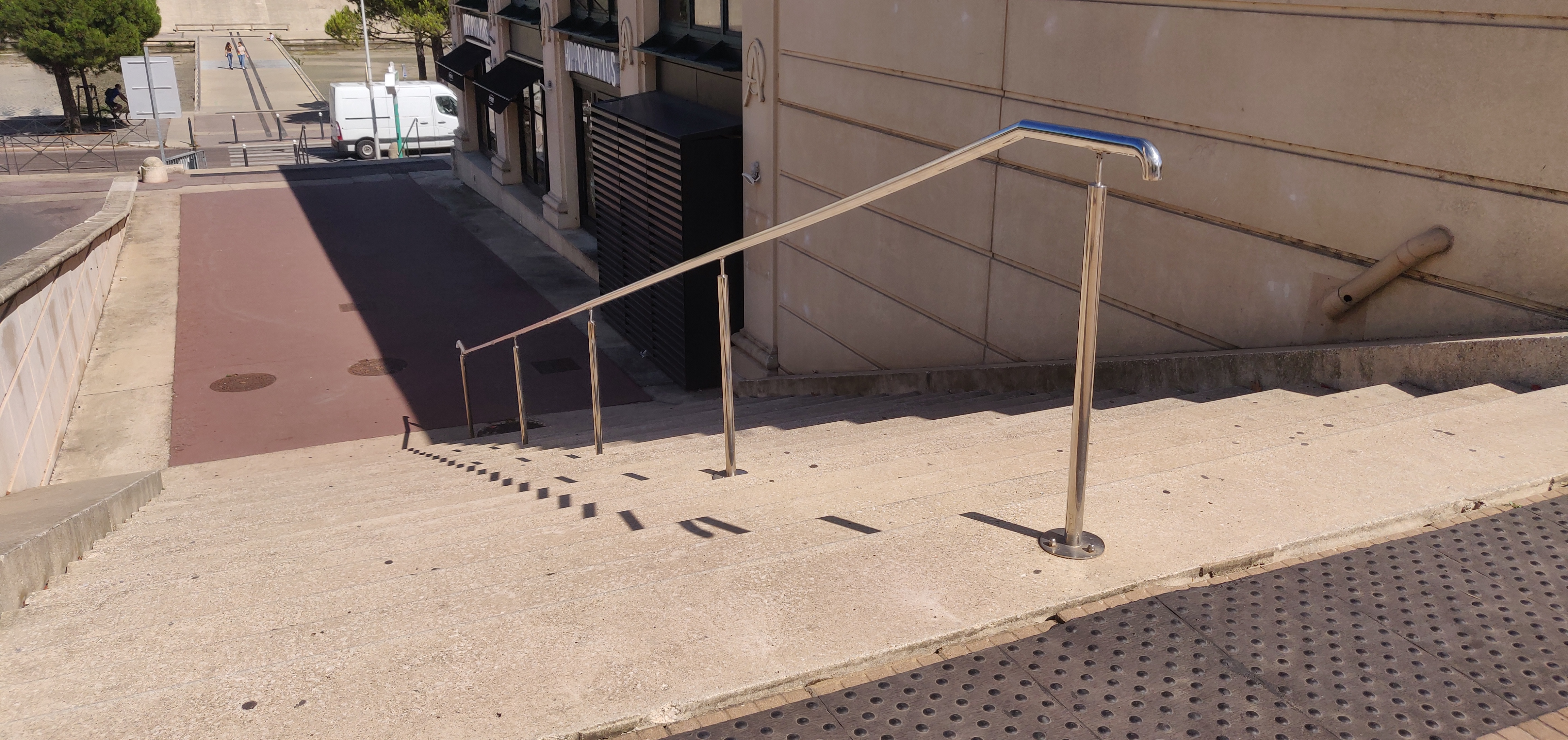 Long handrail — photo 1