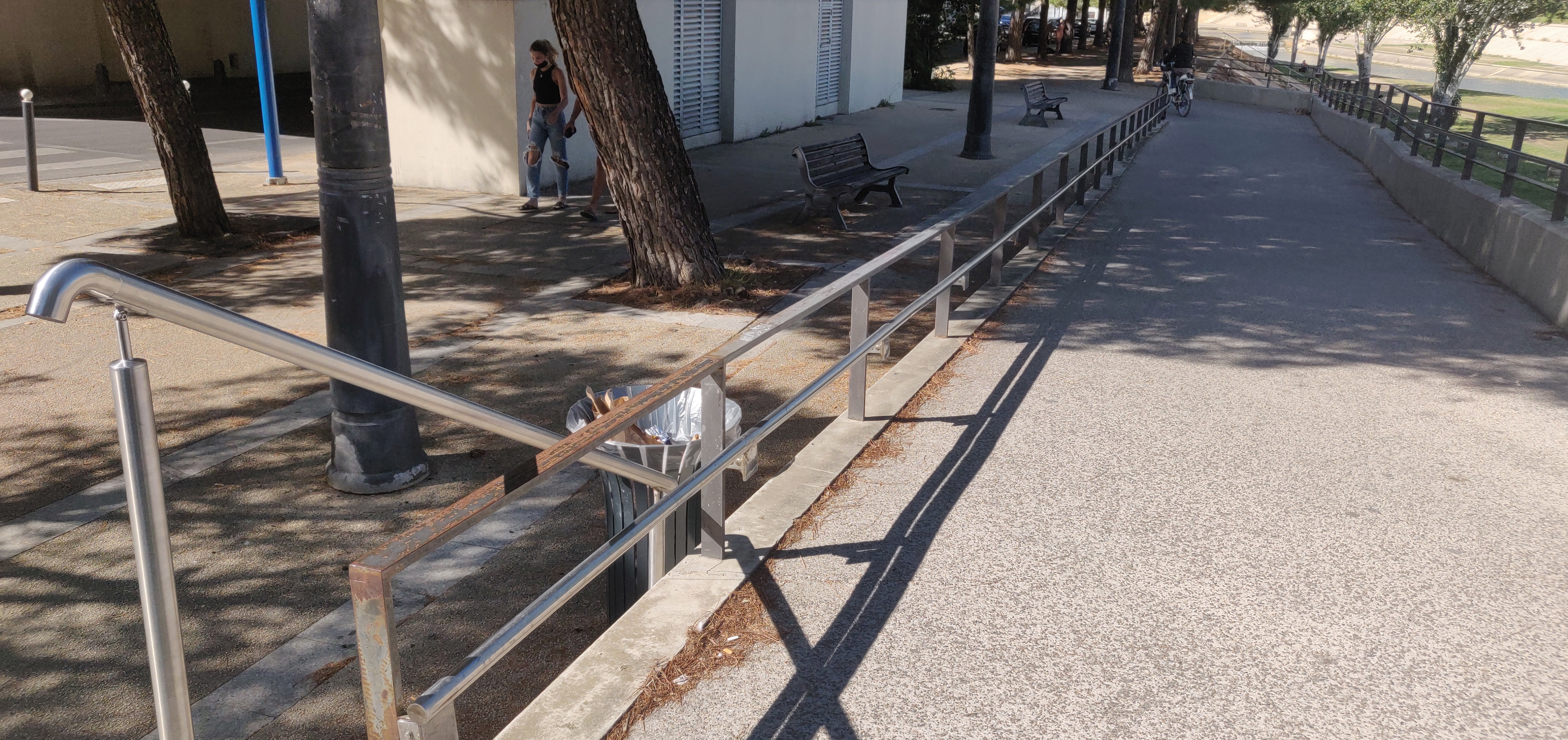 Long low curb and rail — photo 1