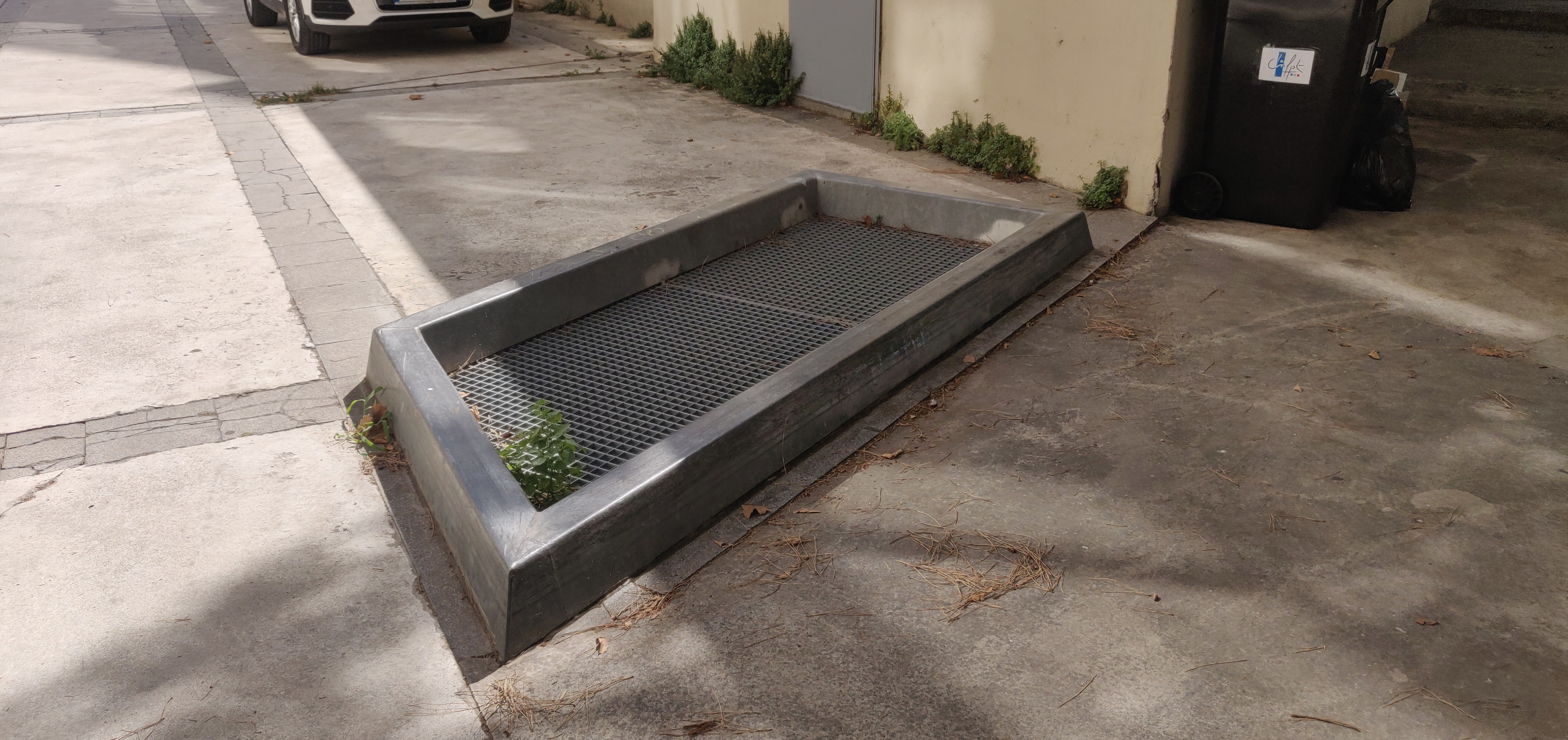 Low fun curbs — photo 1