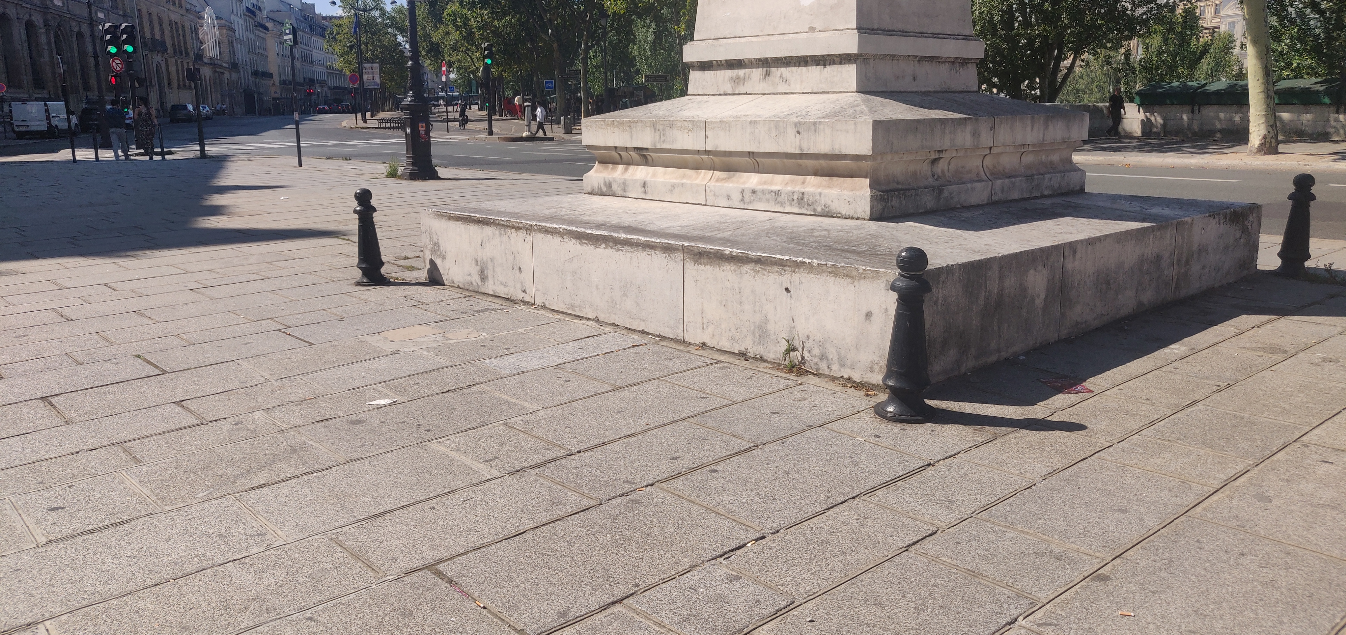 Curb Place Mahmoud Darwich — photo 1