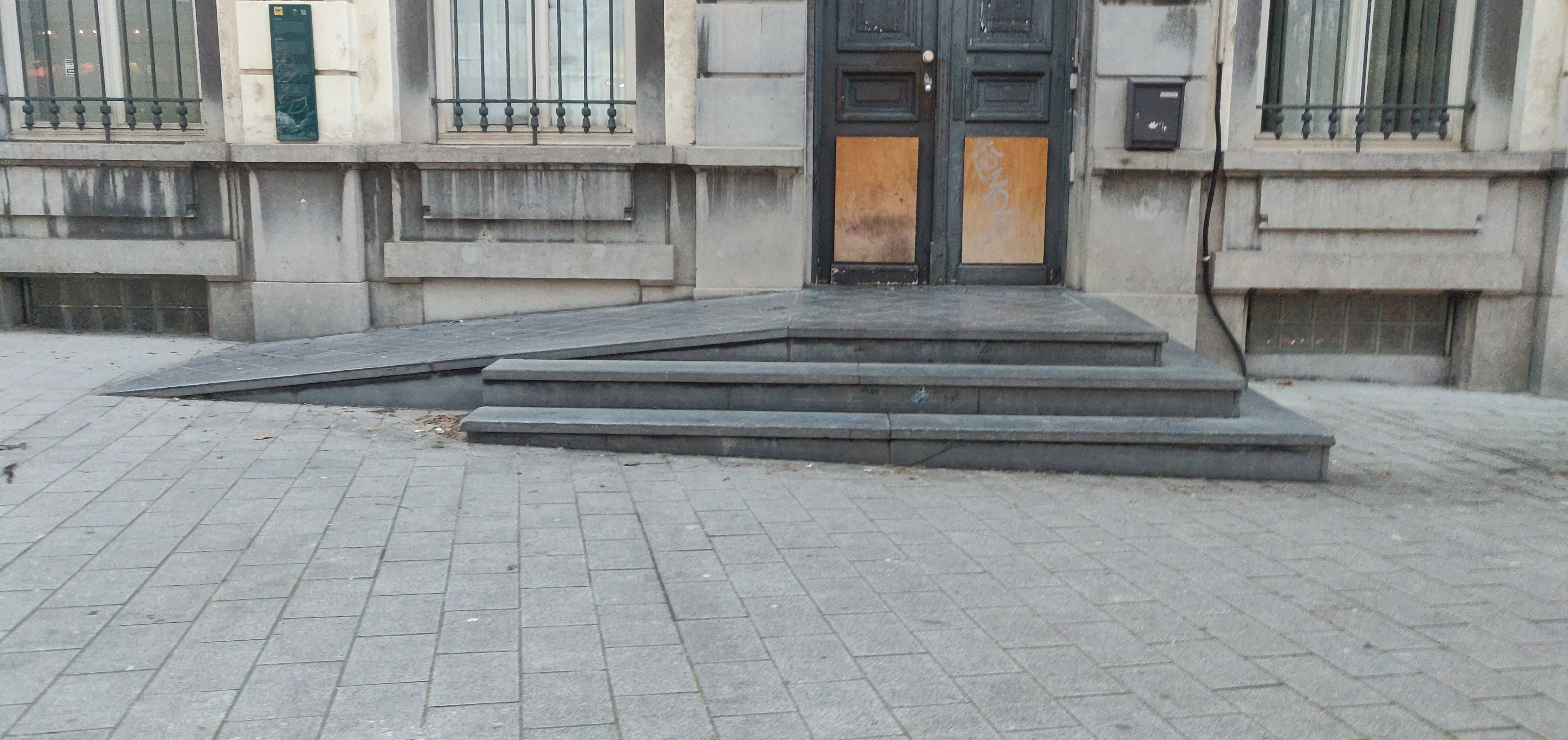 Parvis de Saint-Gilles spot — photo 1
