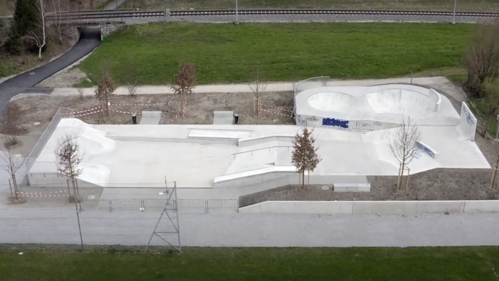 Uznach skatepark — photo 1
