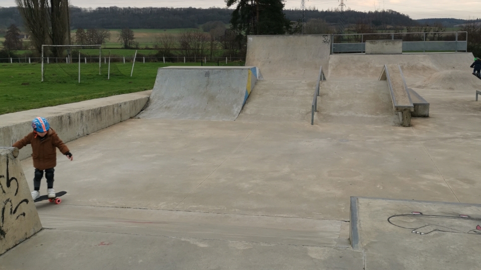 Le Theil-sur-Huisne skatepark — photo 1
