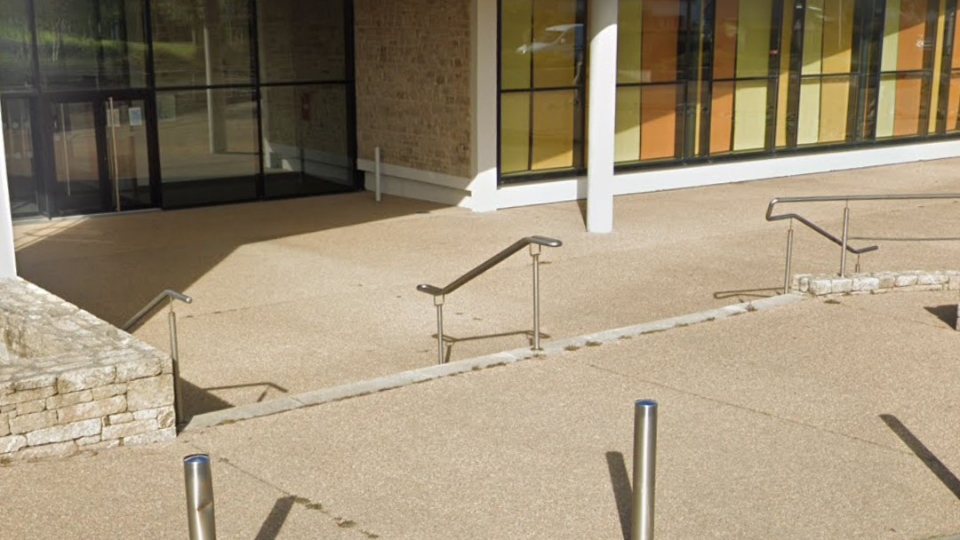 Rue Tanguy du Châtel street spot — photo 1