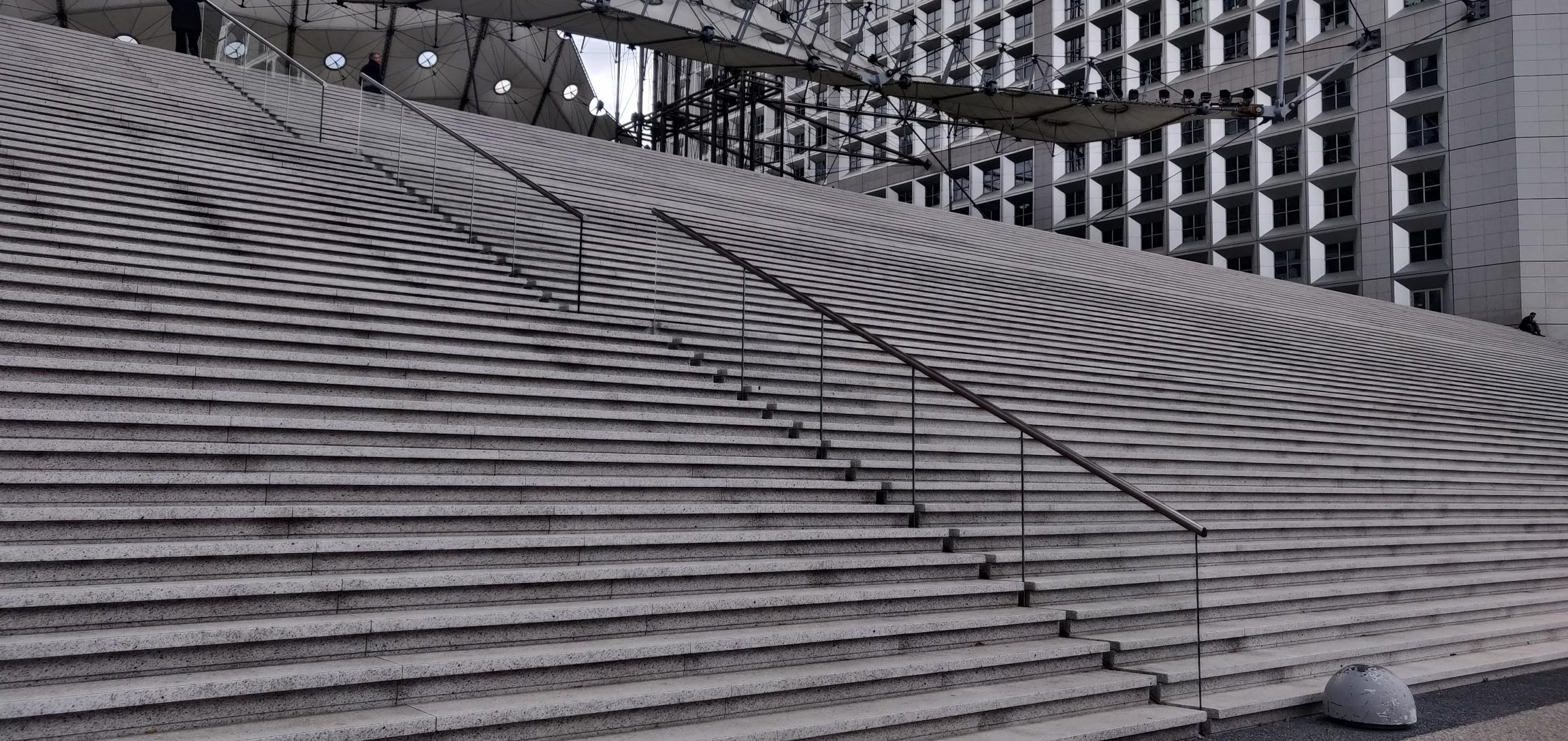 Handrails Grande Arche de la Défense — photo 1