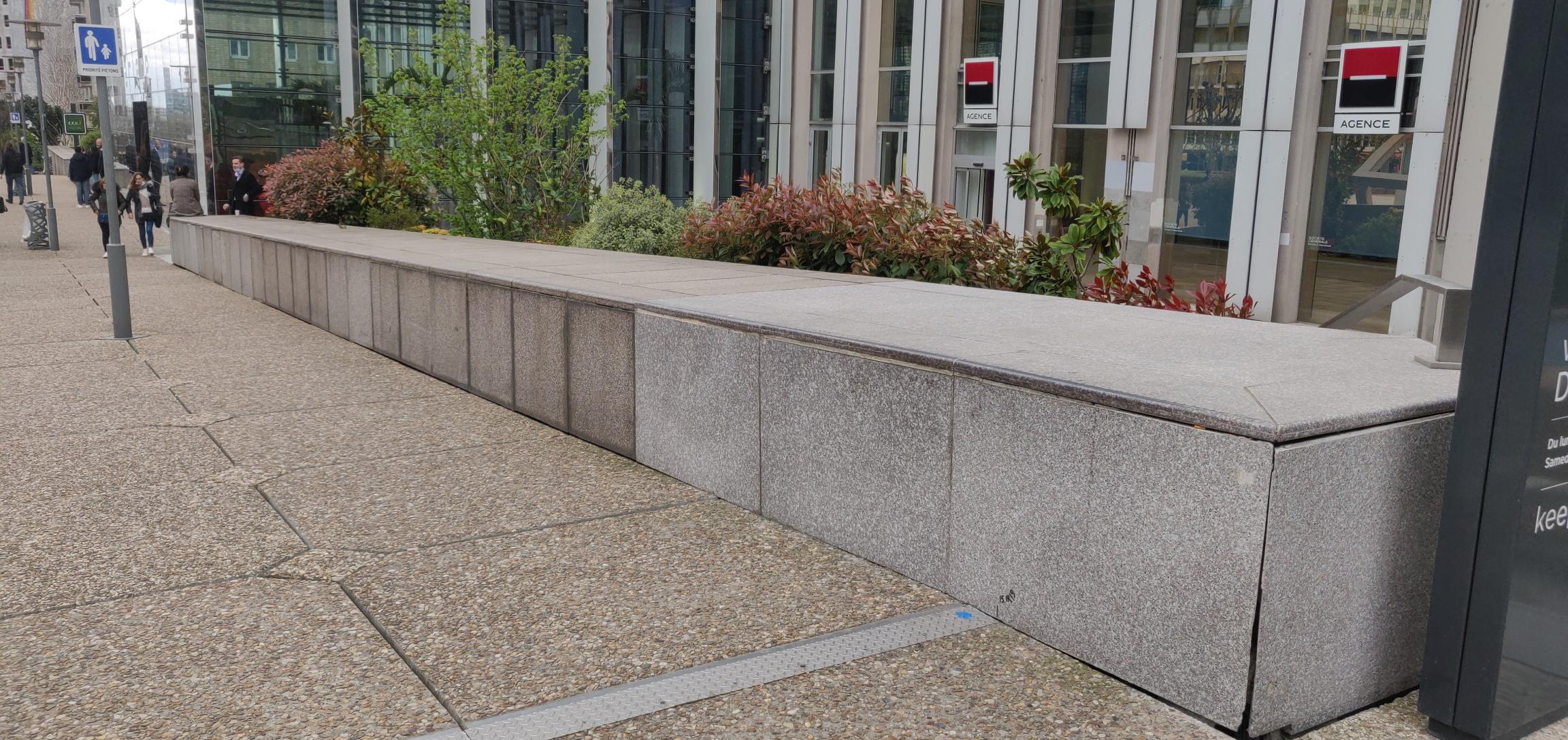Long curb La défense — photo 1