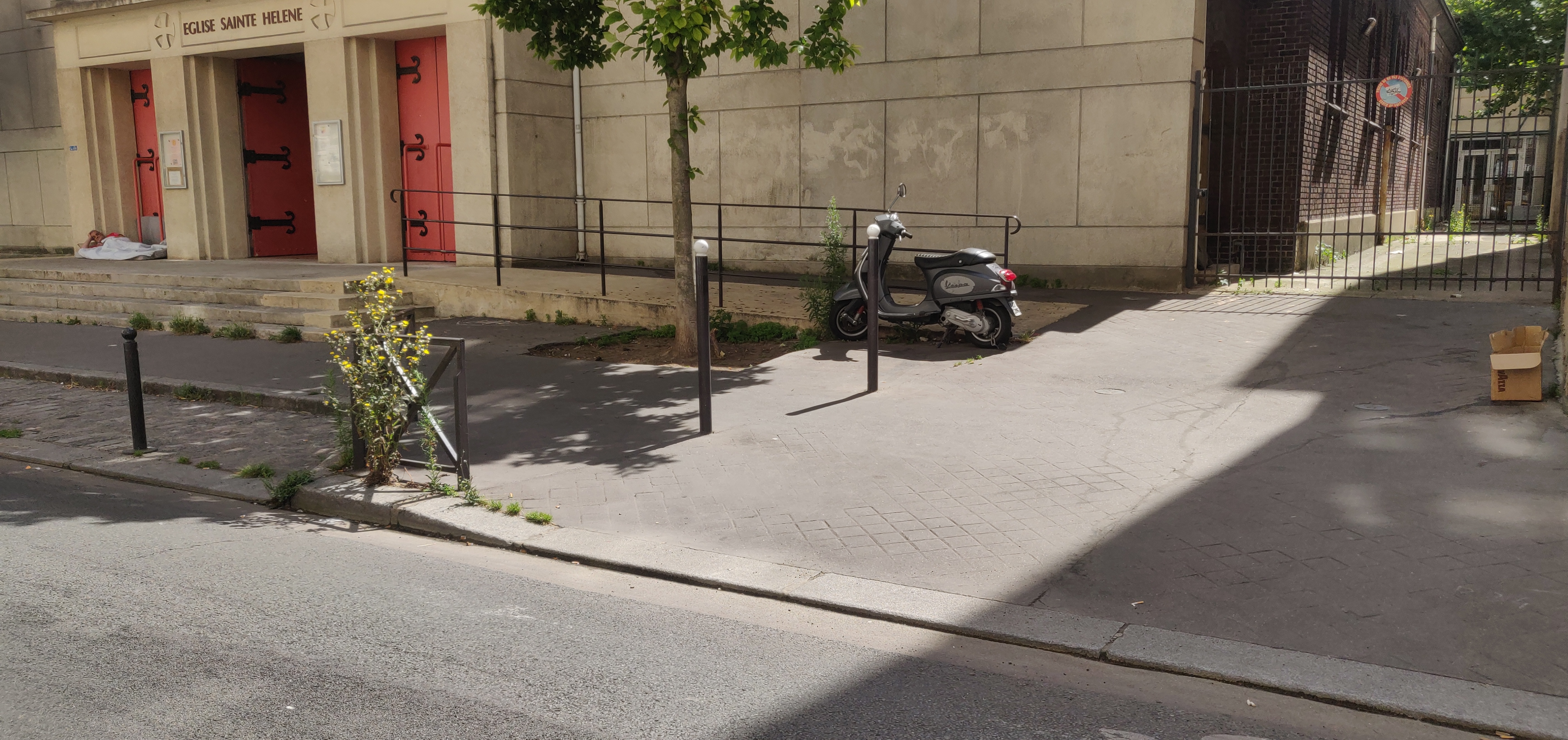 Rail Eglise Sainte Helene — photo 1