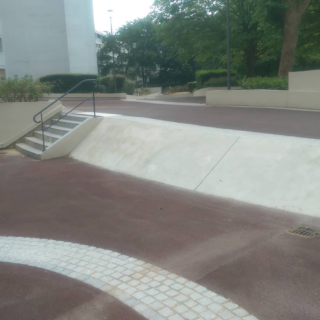 Dupuis plaza — photo 1