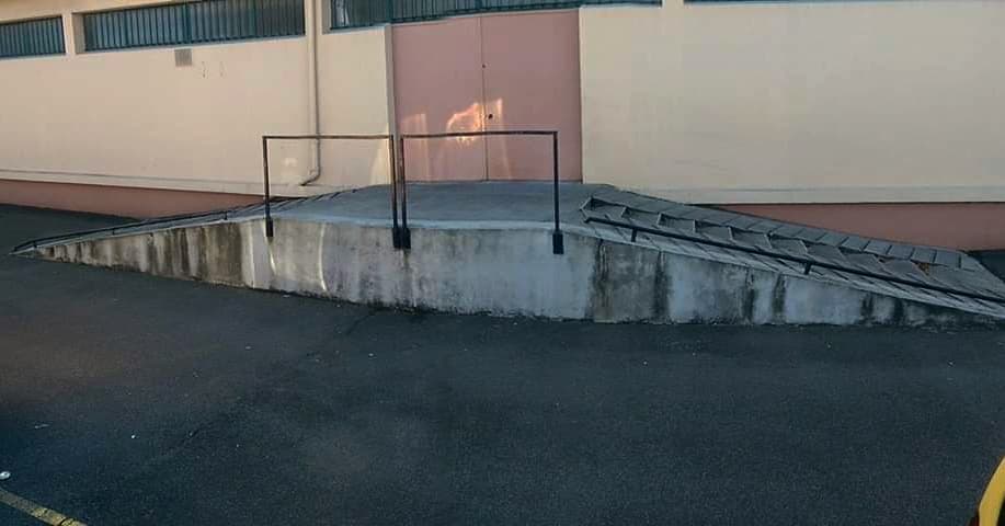 Low rail — photo 1