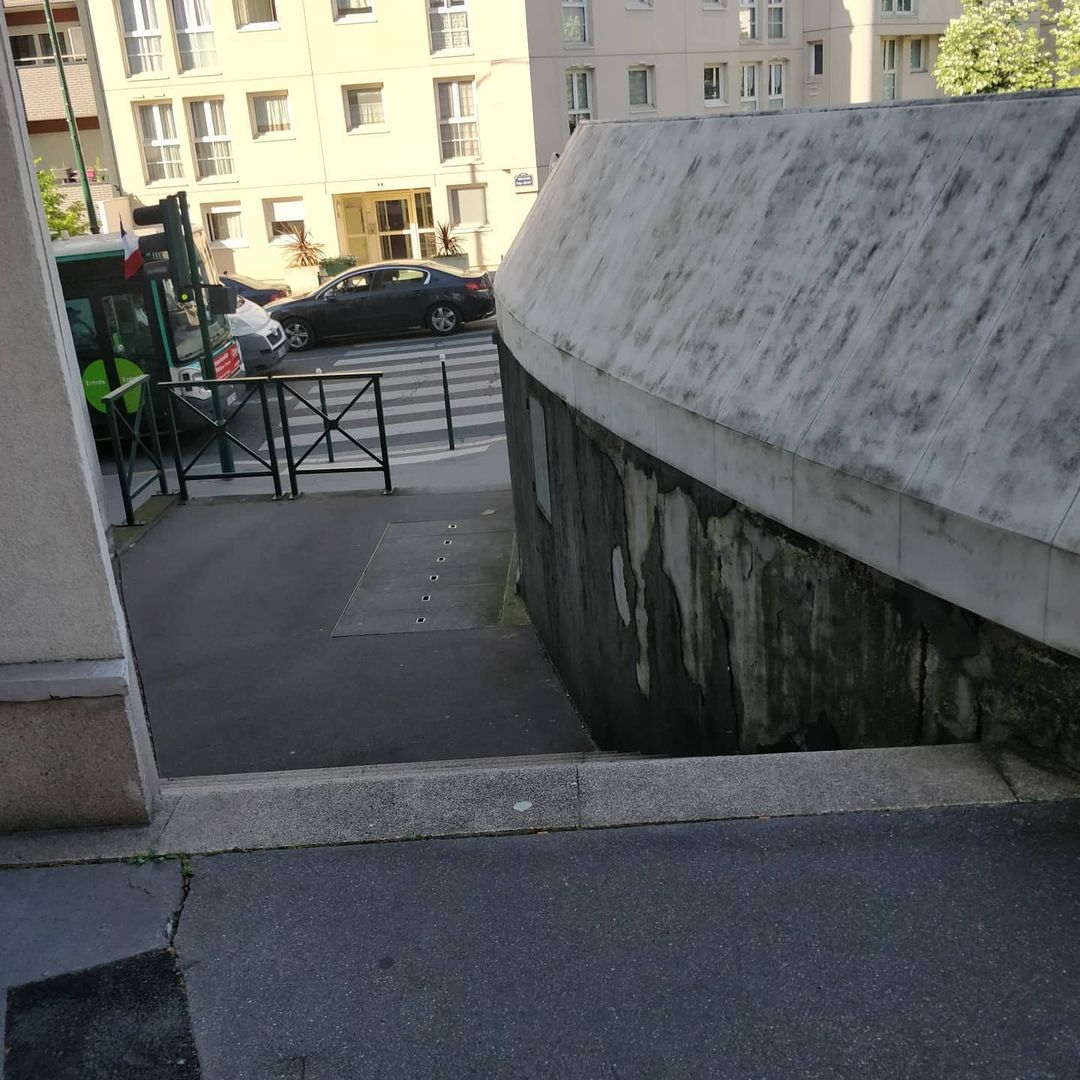Wall gap — photo 1