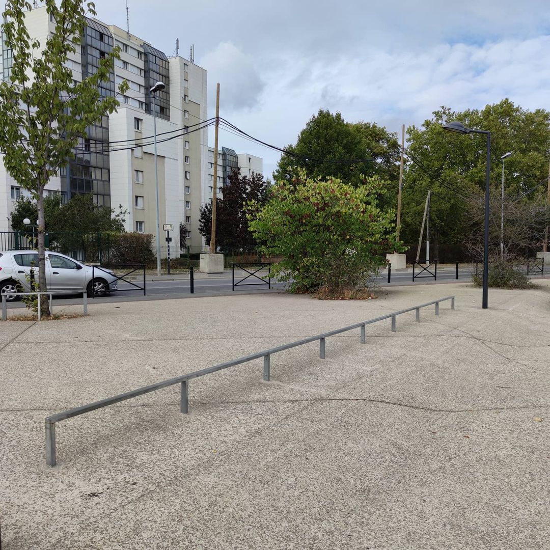 Rail — photo 1