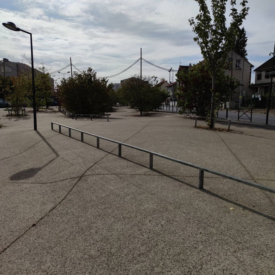 Street plaza — photo 1