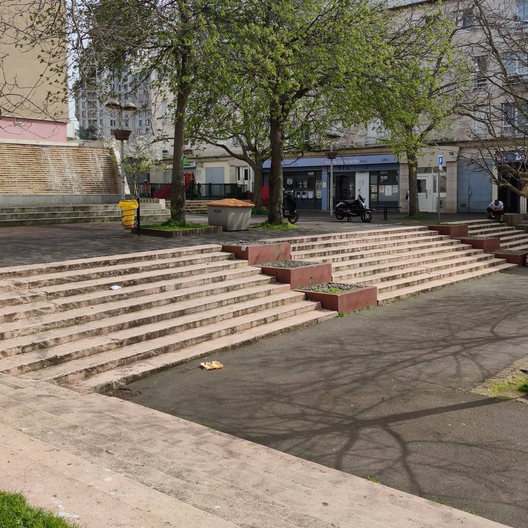 Nuages de Picasso plaza — photo 1