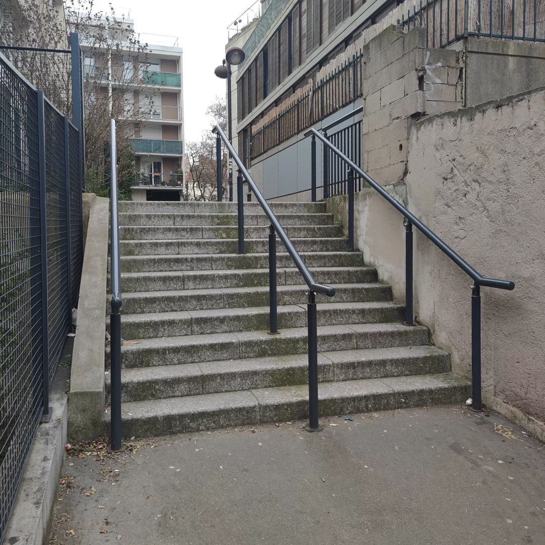 Handrail down — photo 1