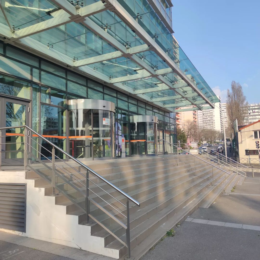 Handrails Novotel — photo 1