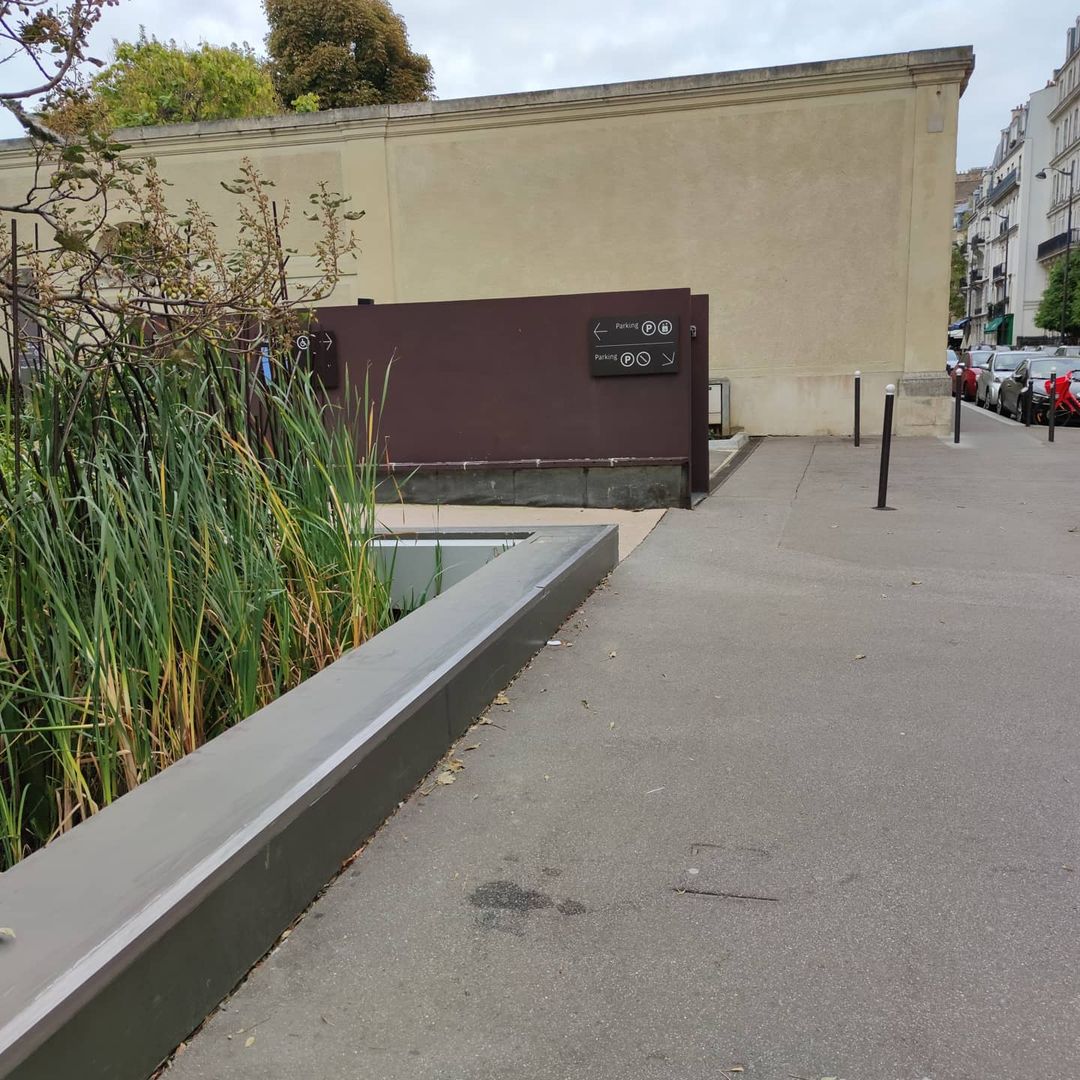 Curb Branly — photo 1