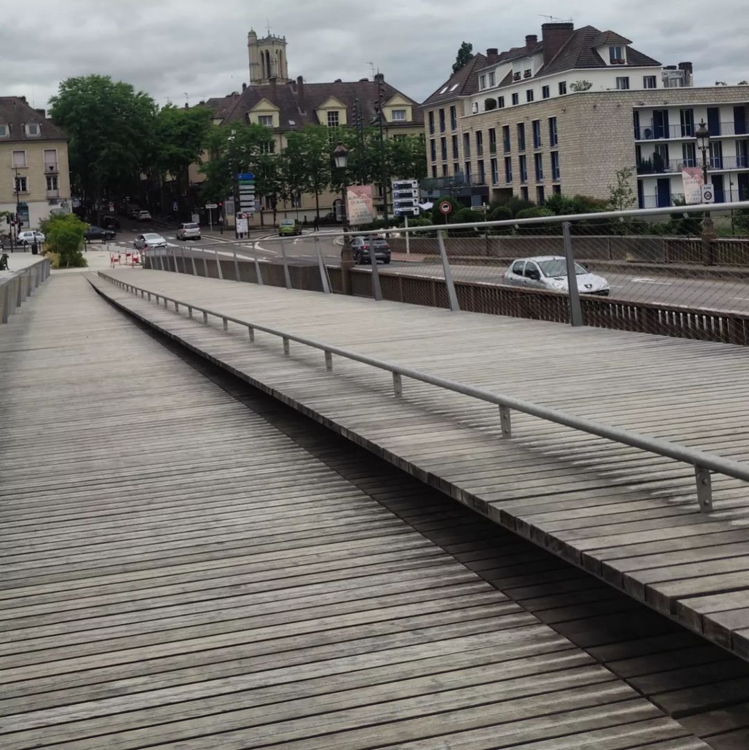 Mantes-la-Jolie long rail — photo 1