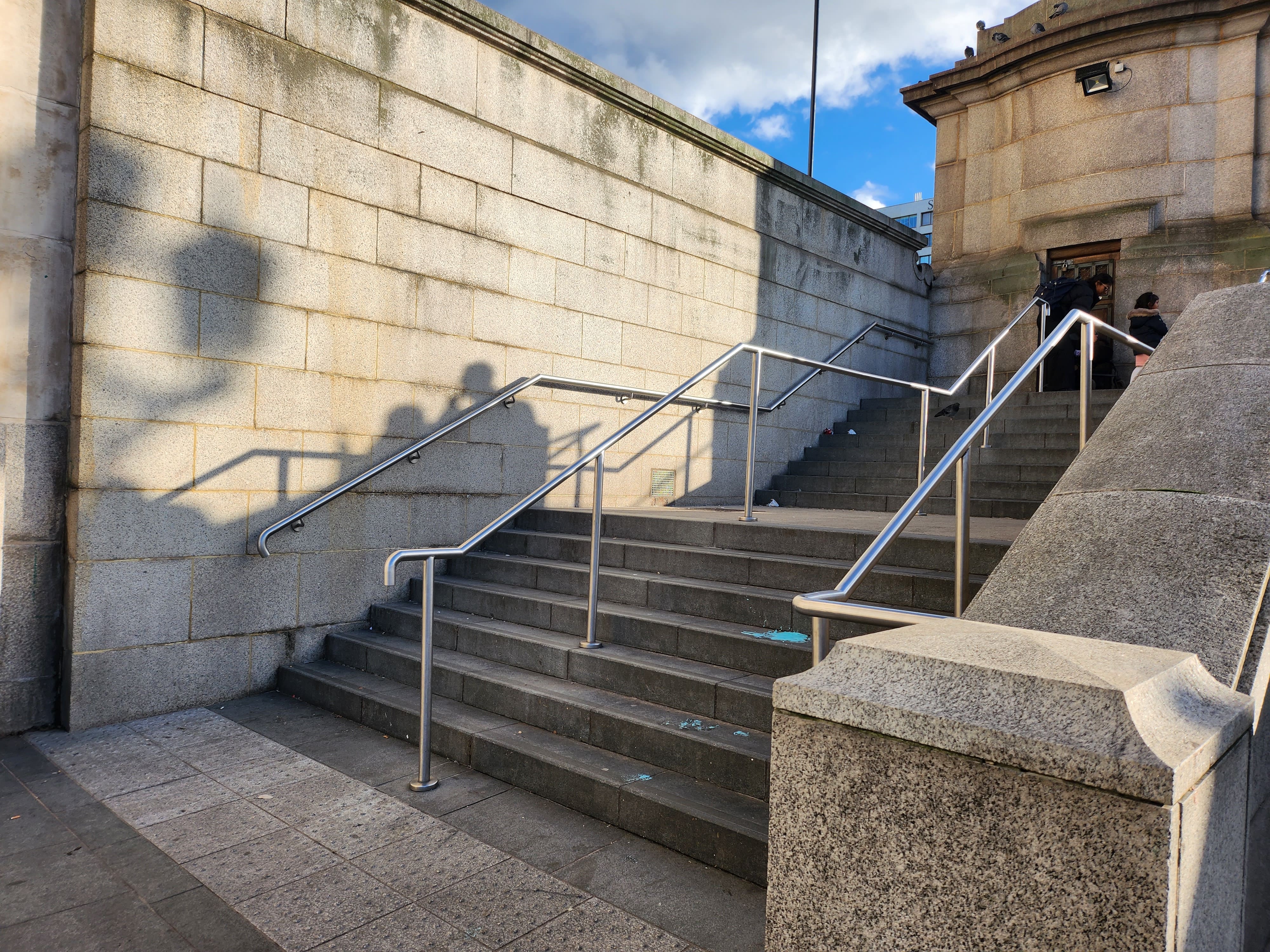 Huge kink rail South Bank Lion — photo 1