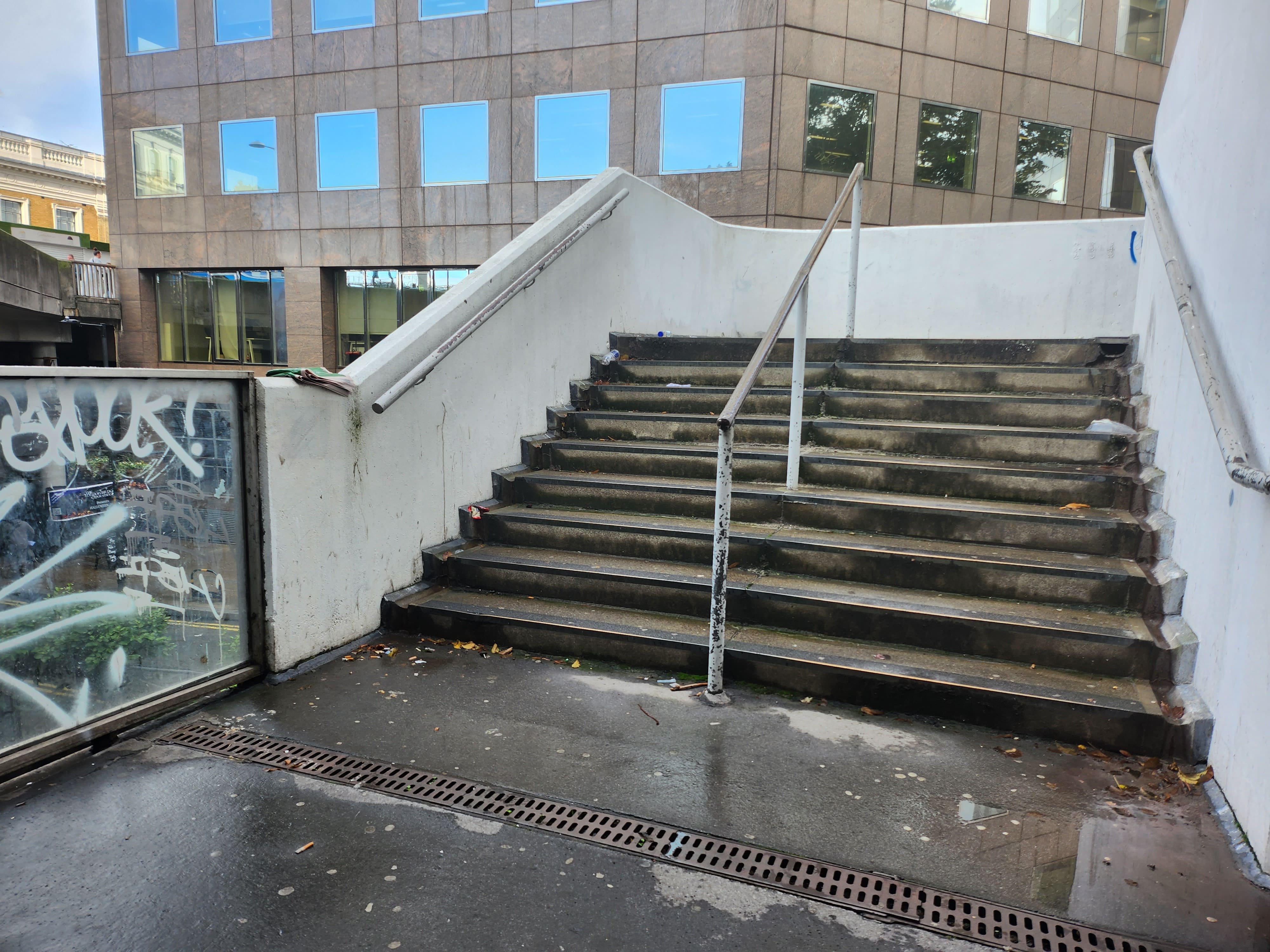 Handrail London Bridge — photo 1